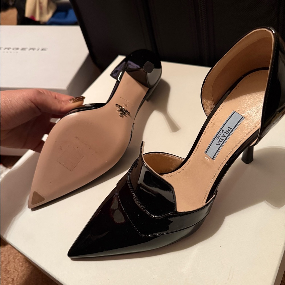 Prada Black Patent pumps - Picture 3 of 7